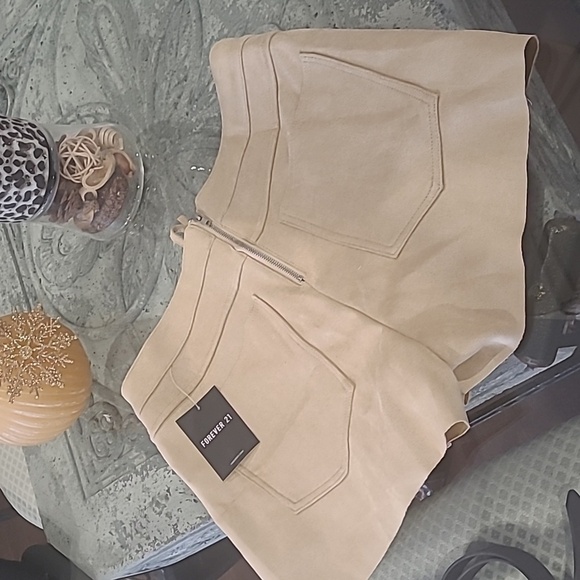 Sale!! FOREVER 21 Faux suede cappucino high rise shorts Large new - Picture 3 of 5